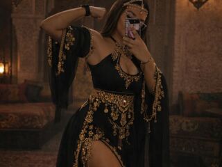 nude camgirl photo PerlaZoey