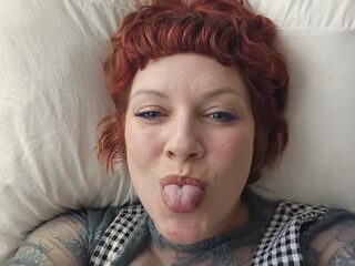 free nude live show PoppyKryze