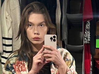 cam girl spreading pussy RubyRedkis