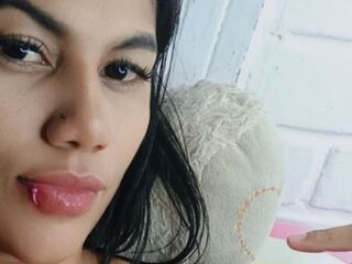 camslut showing tits SamaraBles