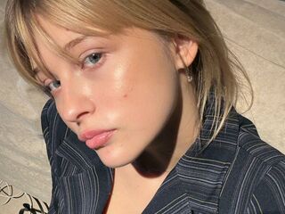naked girl with live cam masturbating SoledadMadon