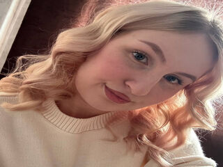 naughty cam girl fingering shaved pussy SusanRivers