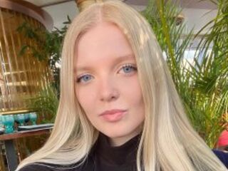 cam girl fingering SweetAnny