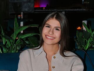 camwhore masturbating with sextoy TiaBeumer