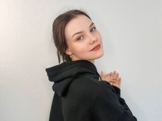 camgirl masturbating with sex toy ToraMendiaz